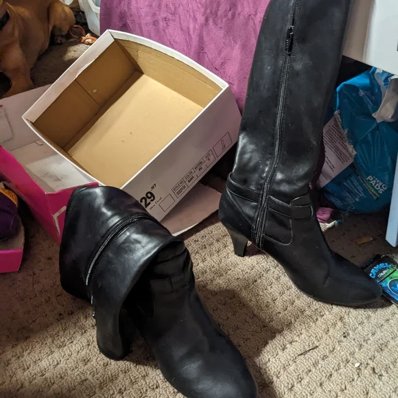 Black heeled boots - Picture 2 of 4